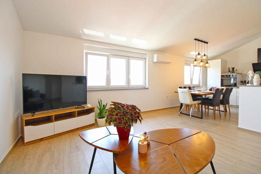 Ferienwohnung mit Klimaanlage mit Terrasse in moderner Wohnung - BF-Z7W3G