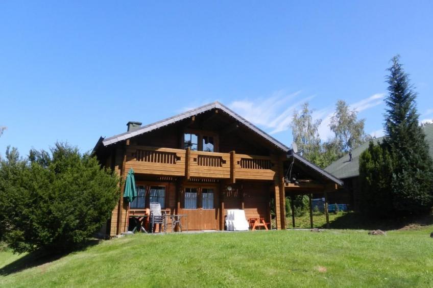 Chalet mit Garten, Grill und Terrasse