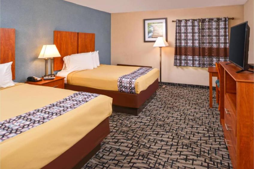 MS6_2 Queen Beds | Non-Smoking, Micfridge_US_BRI004