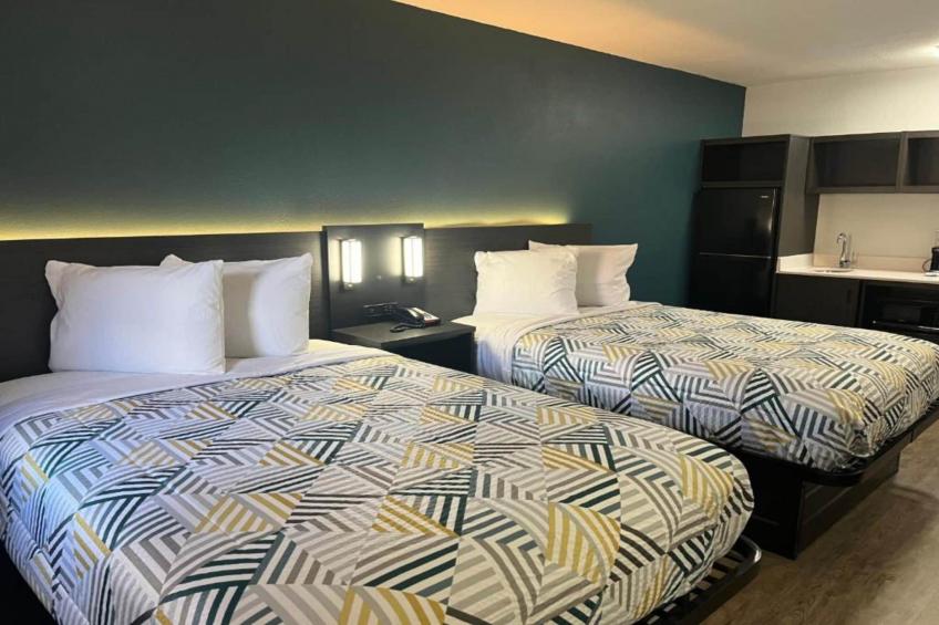 2 Full Beds  Smoking Kitchen - foto 9