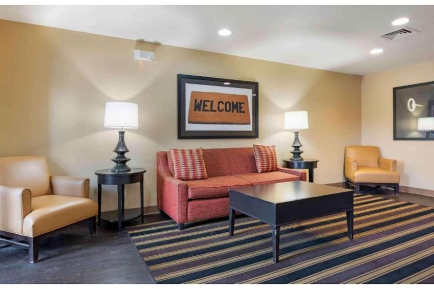 1 King Bed | Non-Smoking, Kitchen, Shower - foto 6