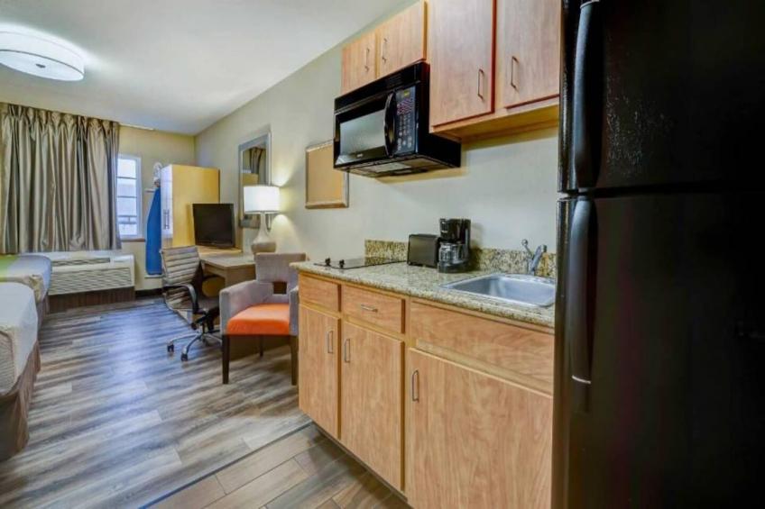 2 Queen Beds  Mobil Access Tub Nsmk Kitchen - foto 8
