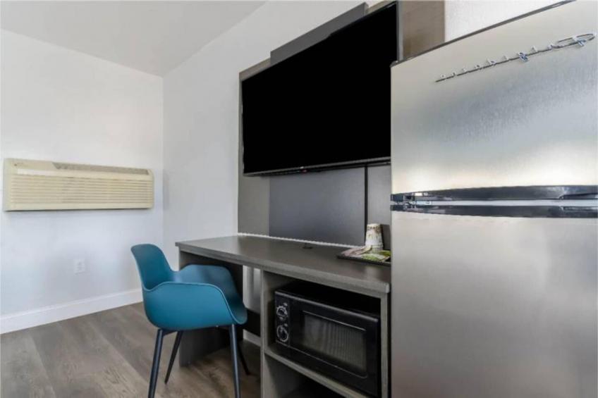 1 King Bed  Non-Smoking Kitchen - foto 27