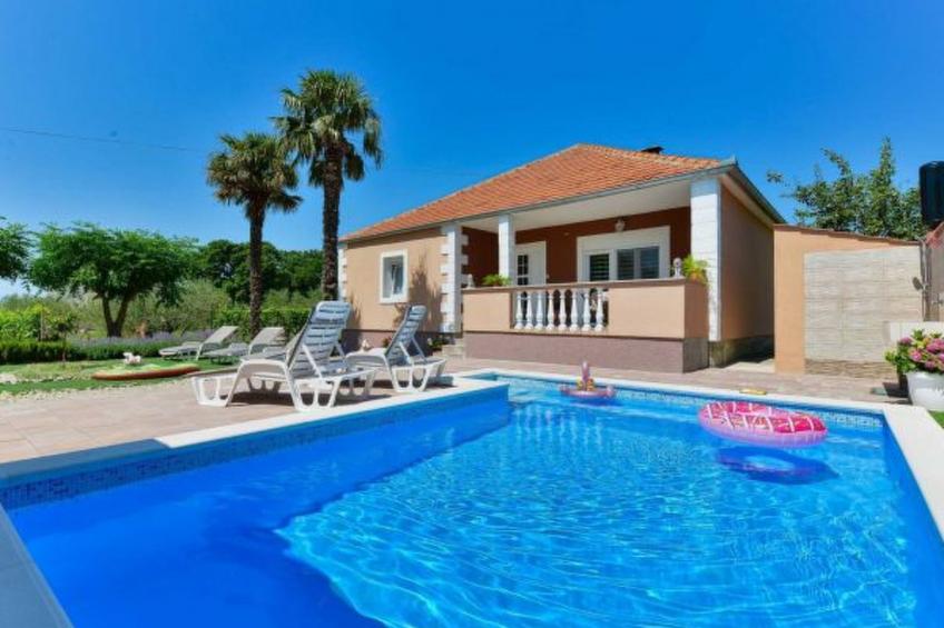 Holiday House Meri with pool