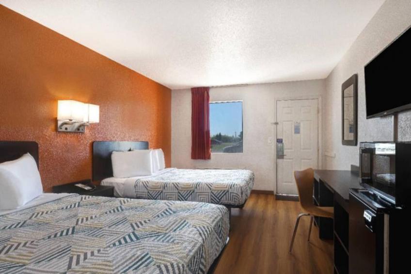 2 Queen Beds  Non-Smoking Micfridge - foto 11
