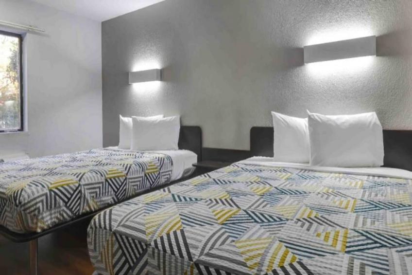 2 Queen Beds  Non-Smoking Micfridge - foto 18