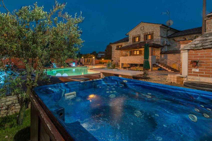 Holiday apartment mit Terrasse und Pool - BF-CZ2M8 - foto 18