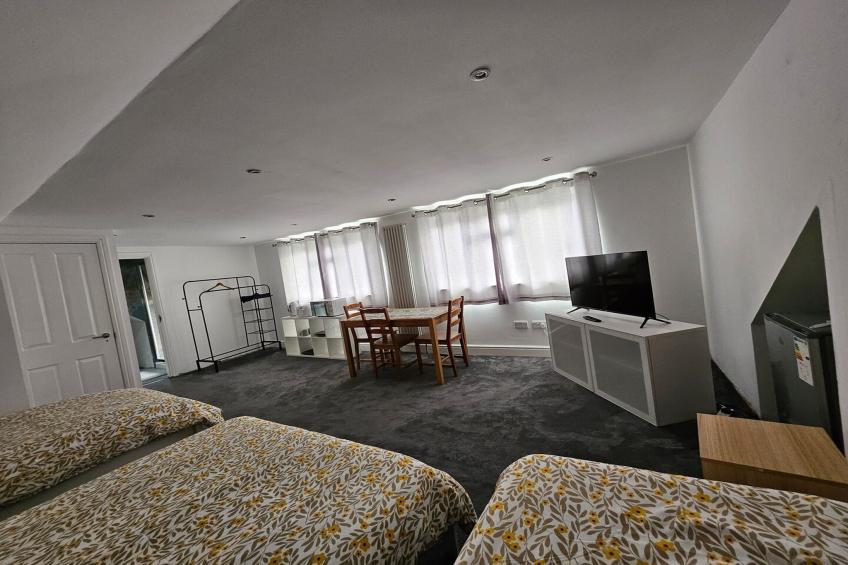EN_WOR002_Three Bed Room Apartment (12 guests)
