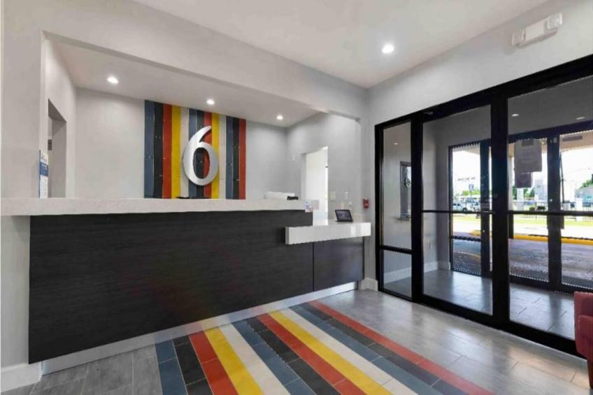 2 Queen Beds  Non-Smoking Kitchen - foto 25