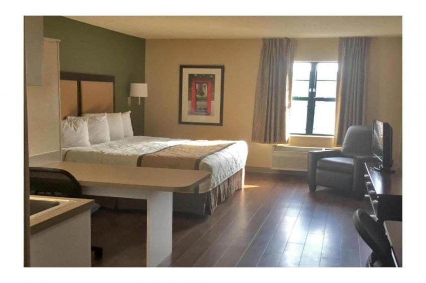 1 Queen Bed  Non-Smoking Kitchen - foto 6