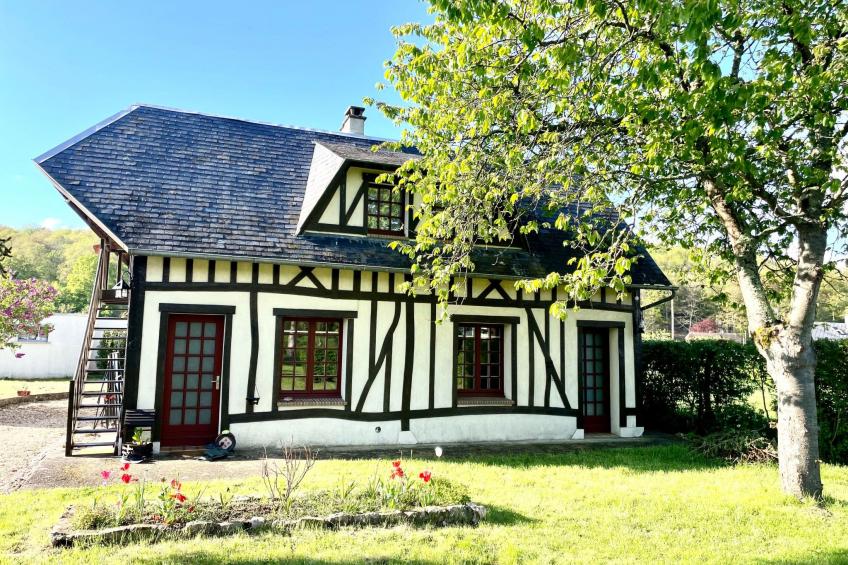 Normannisches Haus mit großem Garten in der Nähe von Paris