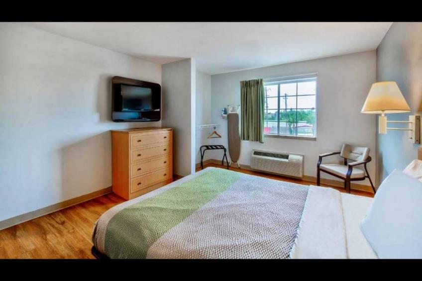 Queen Bed with Kitchenette Non - Smoking - foto 12