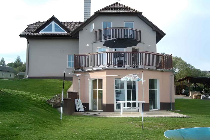 maison de vacances avec piscine intérieure, salle de jeux et Saunou - BF-R5CV