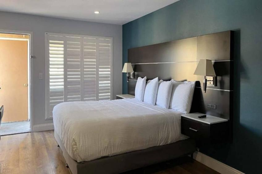 1 King Bed  Non-Smoking Kitchen - foto 5