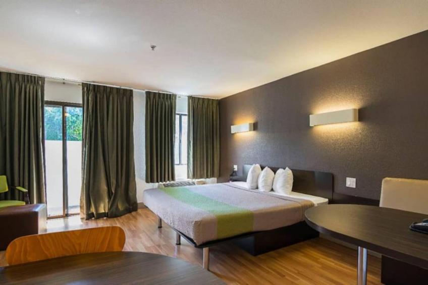3 Full Beds  Non-Smoking - foto 27