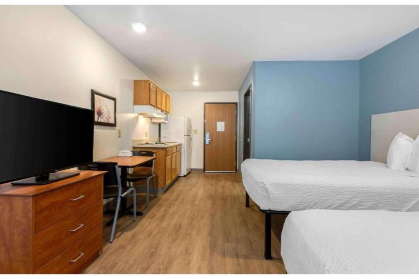 1 Queen Bed  Non-Smoking Kitchen - foto 29