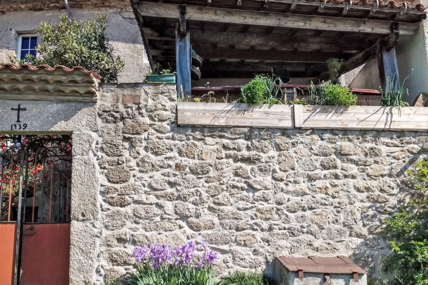 in Saint-Andre-De-Majencoules mit terasse, Garl
