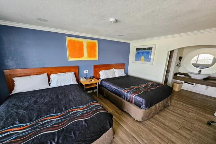 2 Queen Beds with Kitchenette Non-Smoking - foto 13