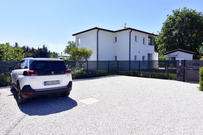 Apartment 2 in einer neuen Villa mit Pool in ruhiger Lage - foto 37