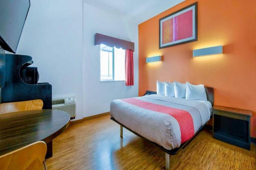1 QUEEN BED  NON-SMOKING - foto 30