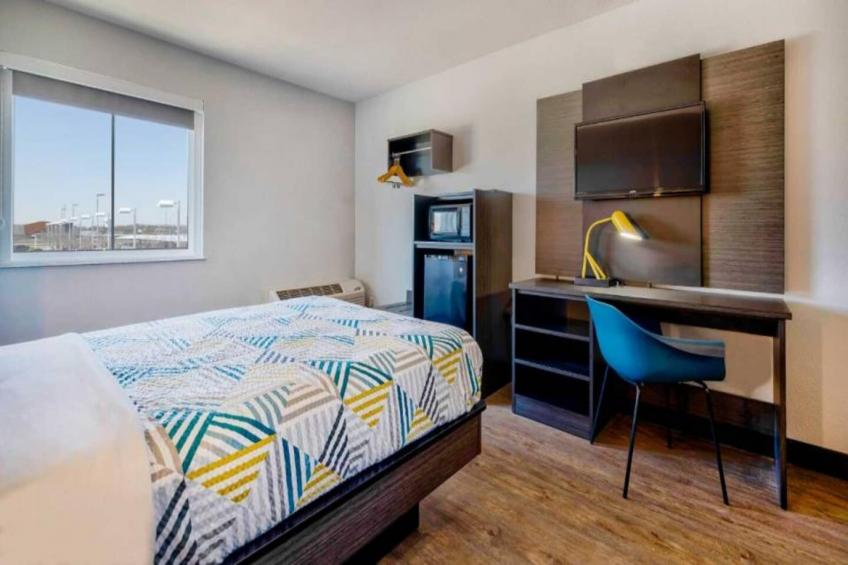 1 King Bed  Non-Smoking Micfridge - foto 3