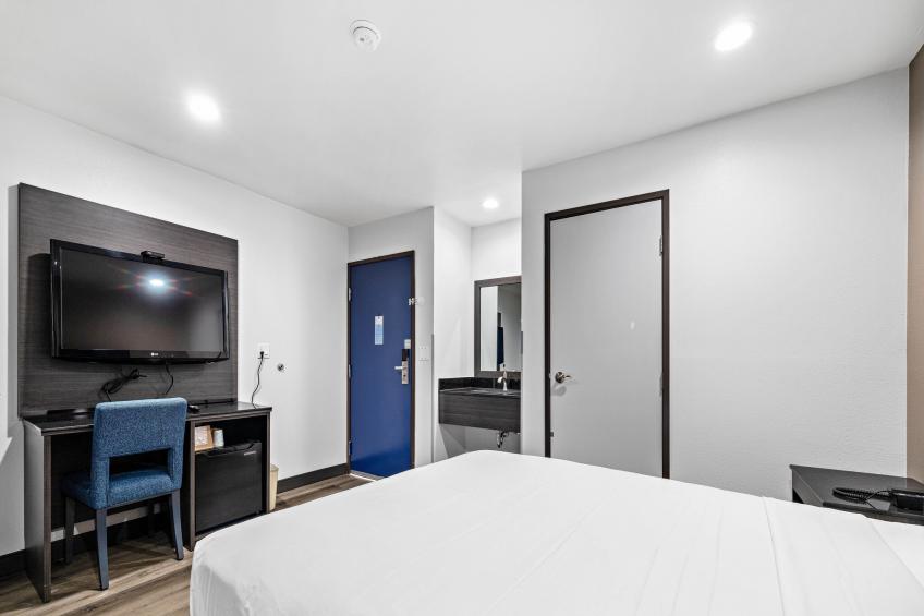 1 King Bed  Non-Smoking Mini Fridge - foto 2