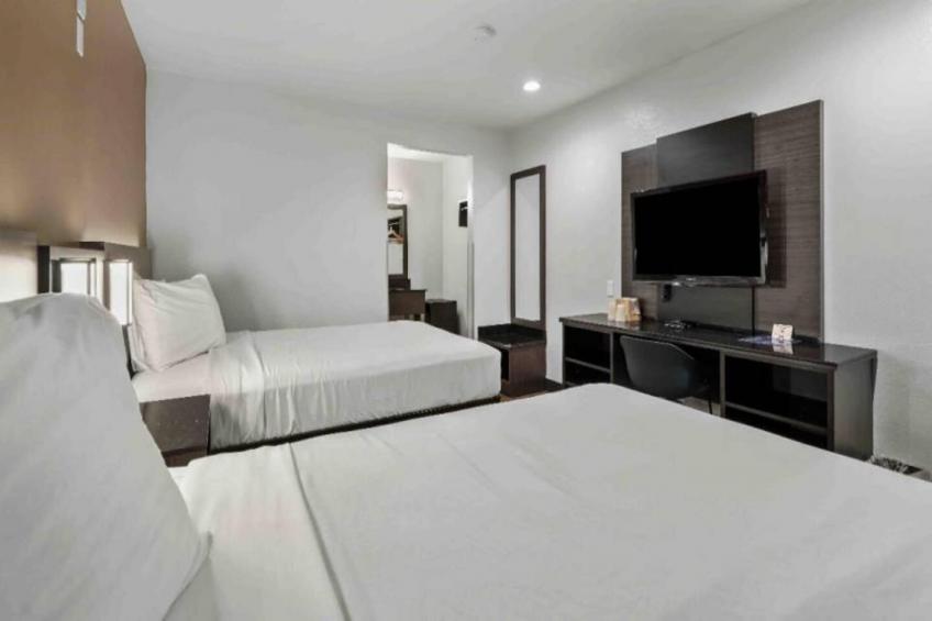 2 Full Beds  ADA/Tub/Micfridge - foto 4