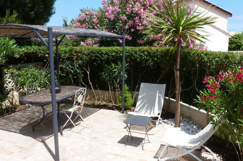 SAISONALE VERMIETUNG: DIE PERGOLA AM STRAND.