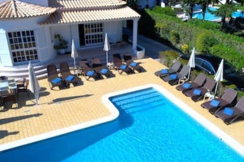 Villa mit 6 Schlafzimmern, Familie, Gruppen, Strand, Pool, Garten