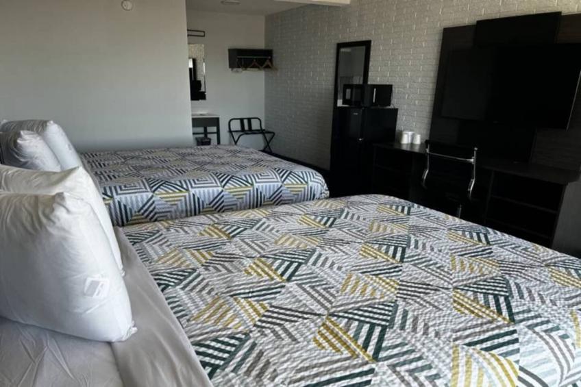 2 Queen Beds  Non-Smoking Micfridge - foto 26