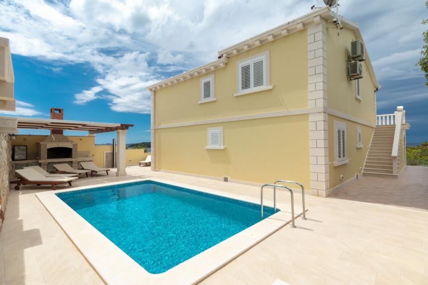 Modern Villa with Pool - foto 37