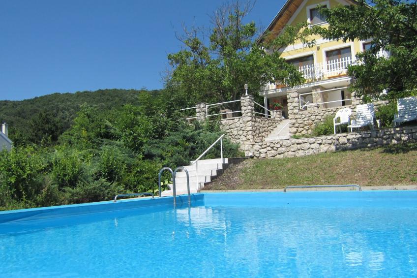 Traditionelle Villa mit Pool und Ausblick - foto 18