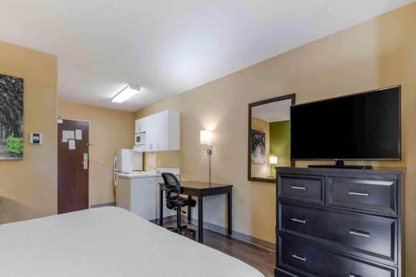 1 Queen Bed | Non-Smoking, Kitchen - foto 16