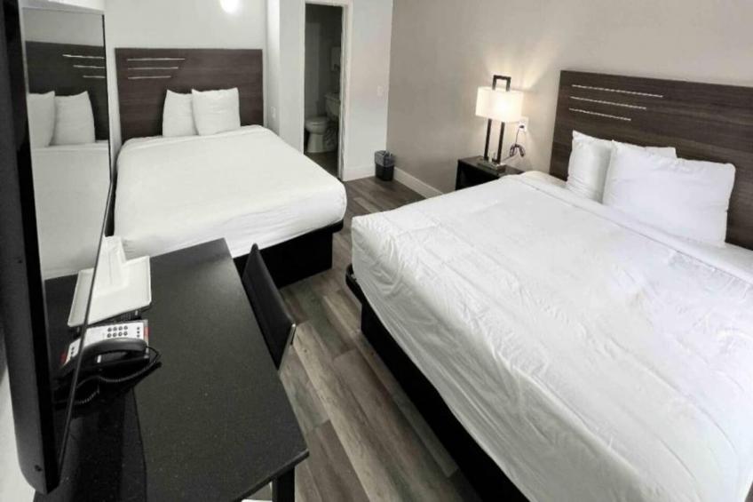 2 Queen Beds  Non-Smoking Micfridge