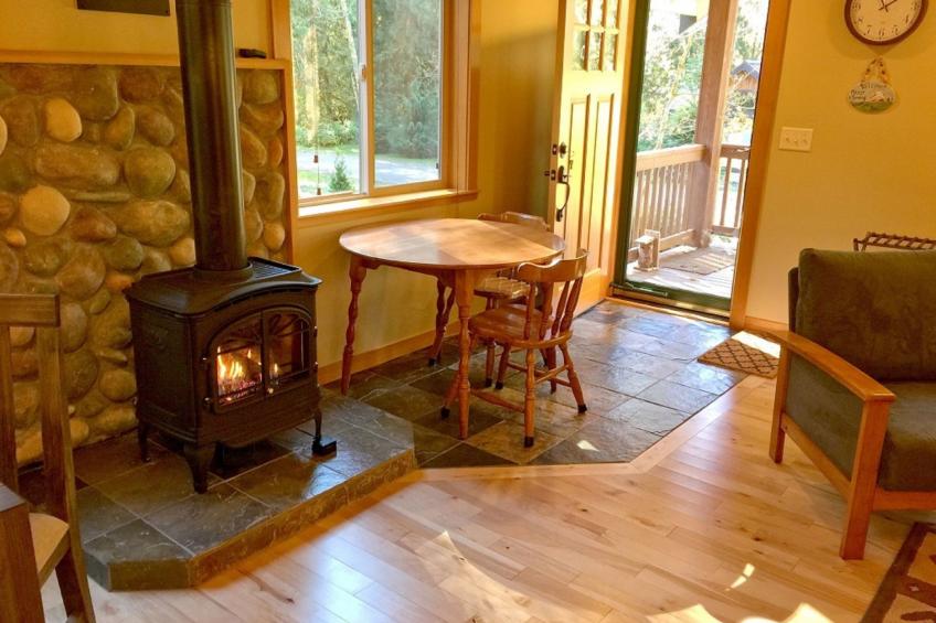 Moderne Hütte mit Whirlpool, Haustieren OK und Wi-Fi - foto 7