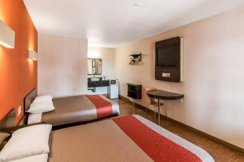 2 Queen Beds  Micfridge - foto 3