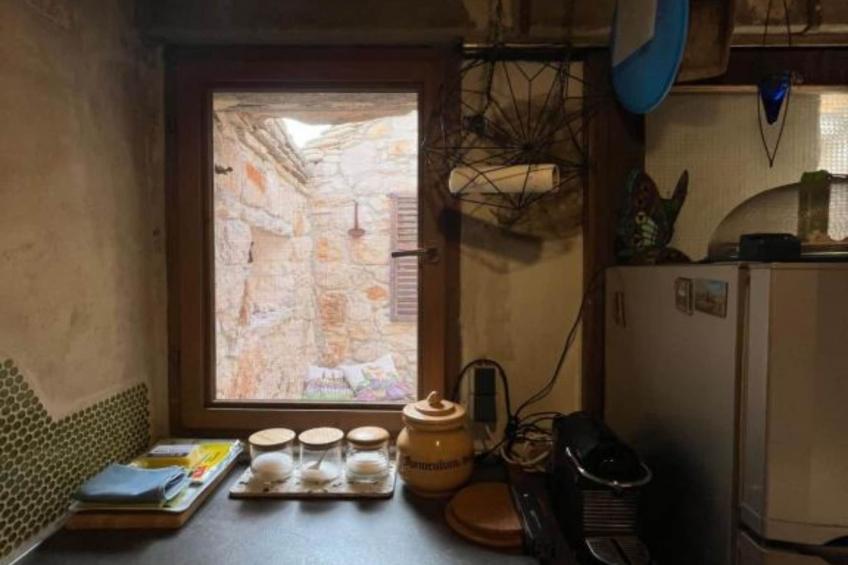 Romantic Stone House and Yard Near Stunning Beach - Two Bedroom Holiday Holiday Home  with  Patio and Terrace - foto 5