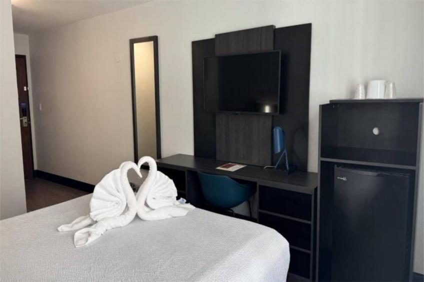1 King Bed  Mobility Accessible RI Shower Nsmk - foto 4