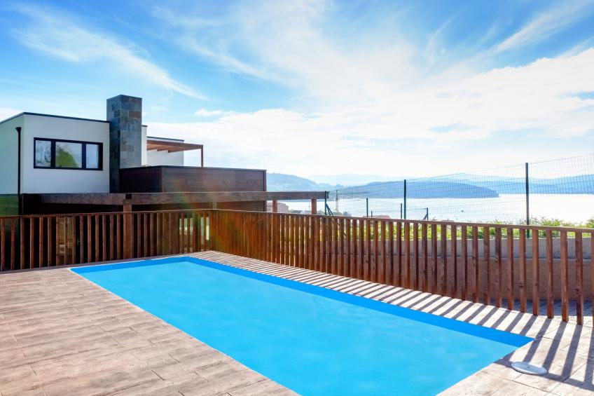 in Outes mit Sonniger Terrasse und Meerblick