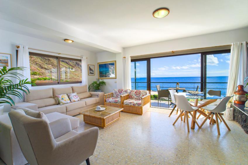 Zweitstöckiges Ferienvilla mit Terrassen, Pool, Sauna sowie herrlichem Berg- un - foto 15