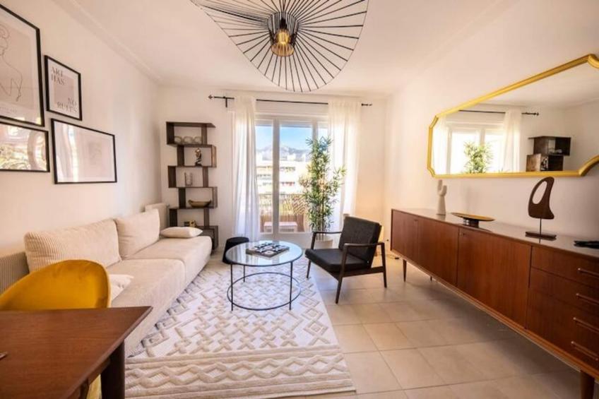 06b - Beau 2 Pièces Rénové Avec Terrasse Vue Mer - foto 7