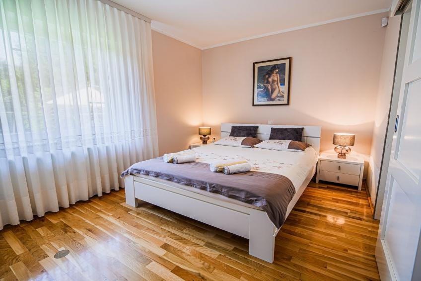 Stunning Rural Holiday Home with Garden and BBQ -  Four Bedroom Holiday Home - foto 21