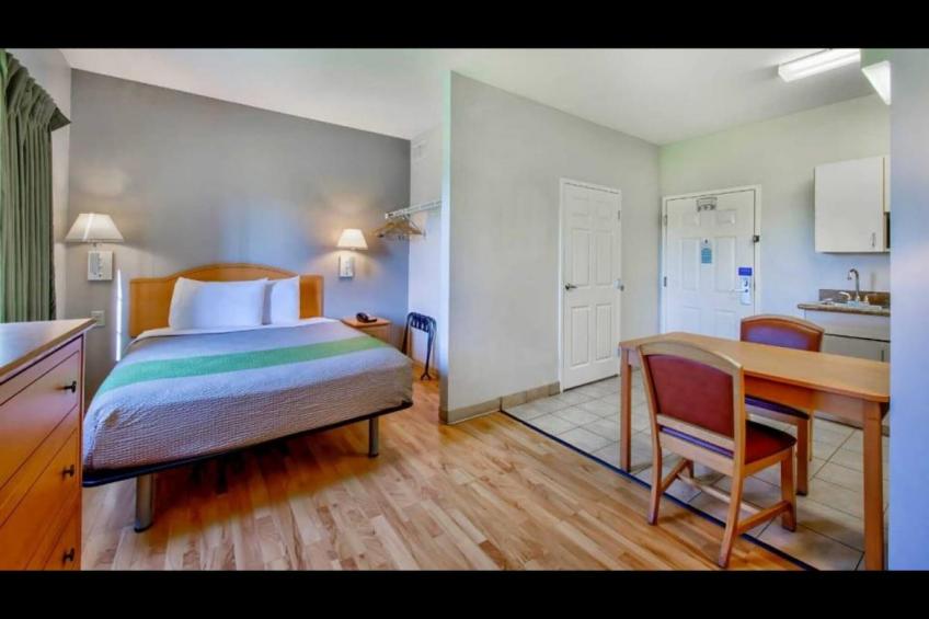 Queen Bed Accessible with Kitchenette Non-Smoking - foto 16