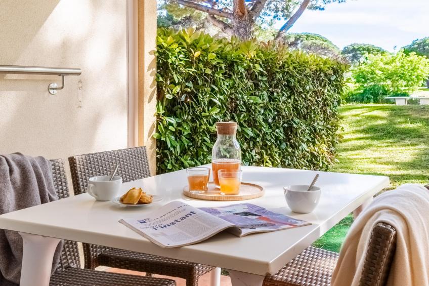 P&V Premium les Rives de Cannes Mandelieu Apartment 6 people - 1 bedroom + 1 sleeping alcove - Terrace or balcony - River view - Renovated - foto 12