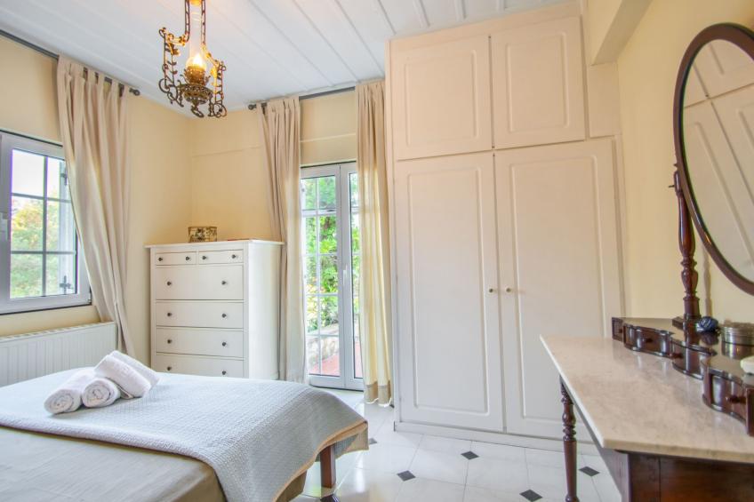 Anwesen mit Garten, Grill und Terrasse - foto 28