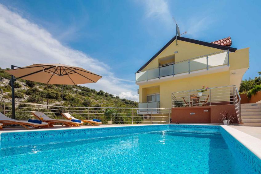 Villa With heated outdoor pool - BF-6BGH5