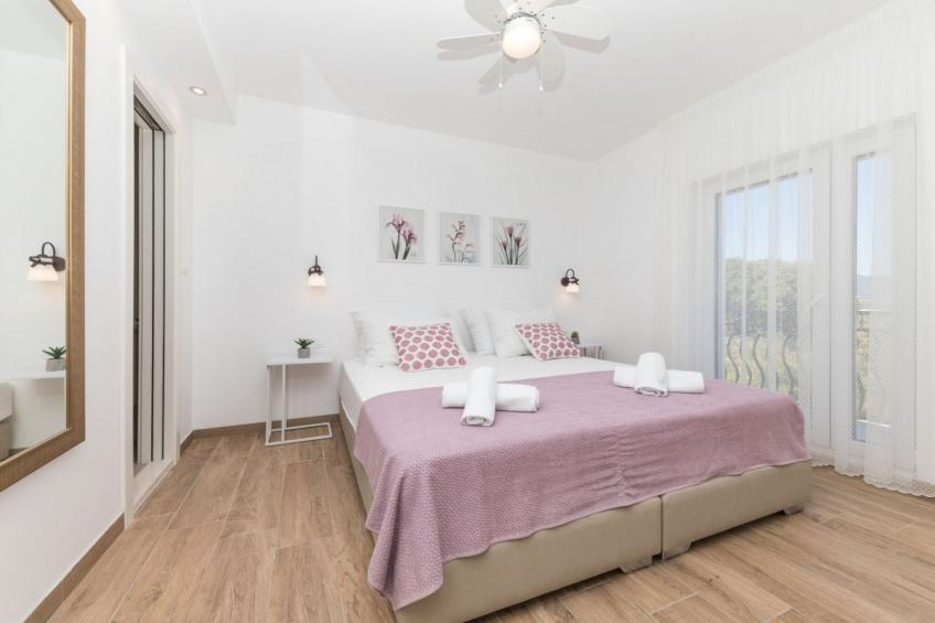 Scenic Elegant Trogir Villa with Pool - Five Bedroom Villa - foto 21