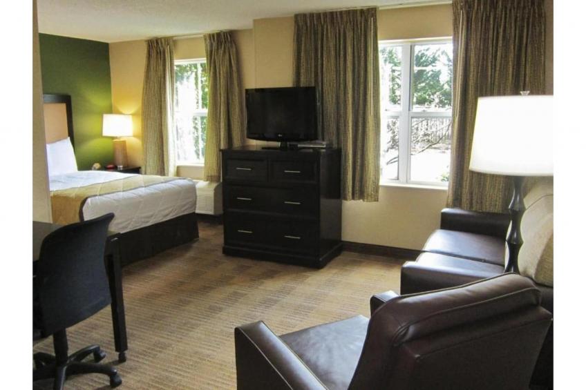 1 King Bed | Hearing Accessible, Kitchen - foto 29