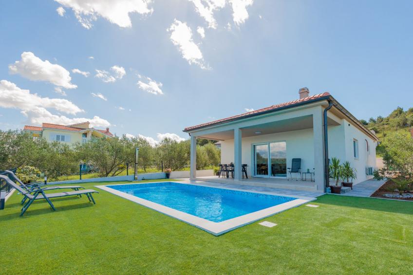 Holiday Home Bonato with pool