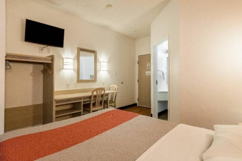 1 QUEEN BED  NON-SMOKING - foto 20